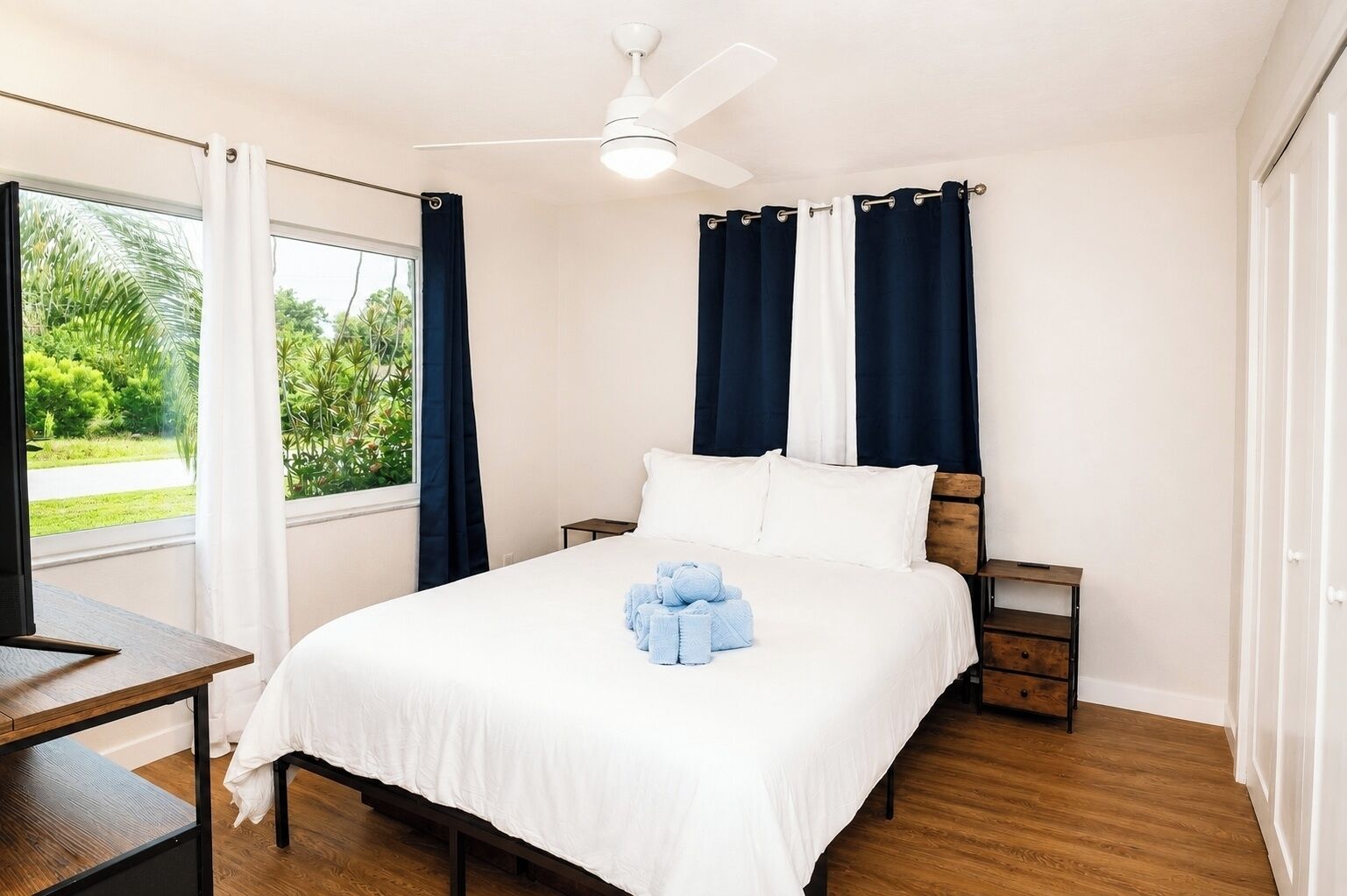 Iron/ironing board, WiFi (free), bed sheets