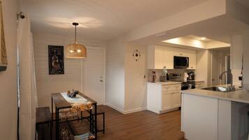 Coffee/tea maker, fridge, microwave, oven