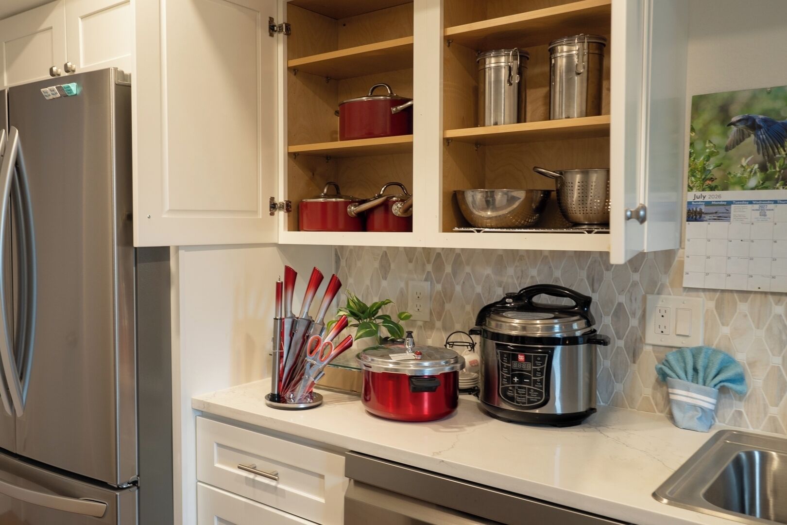 Coffee/tea maker, fridge, microwave, oven