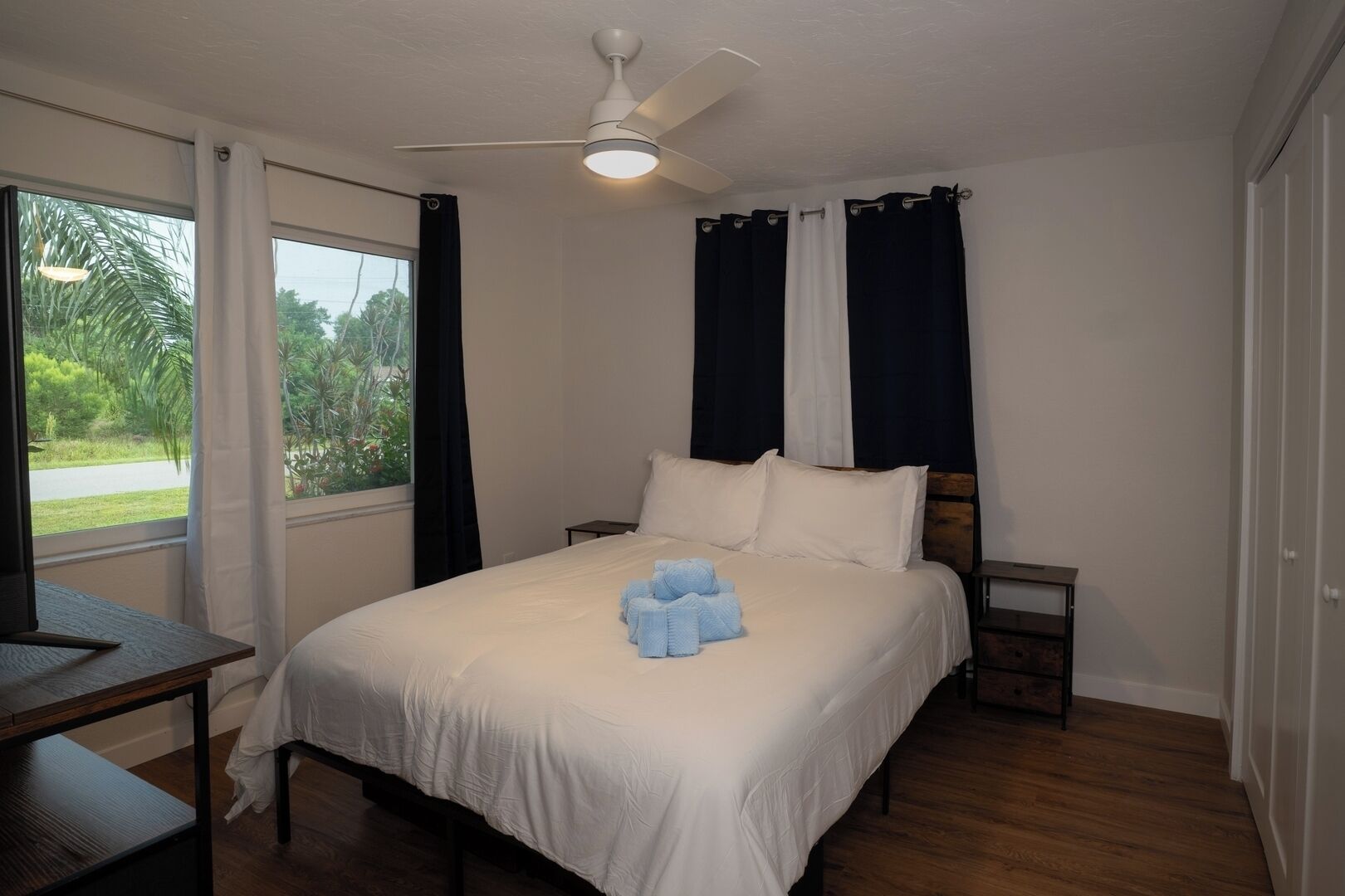 Iron/ironing board, free WiFi, bed sheets