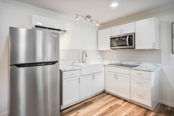 Unclassified image, 1 of 11, button