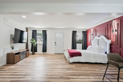 Clair de Lune Studio A Charming Kokomo Stay