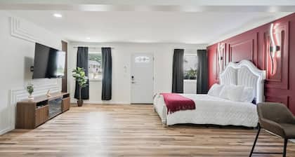 Clair de Lune Studio A Charming Kokomo Stay