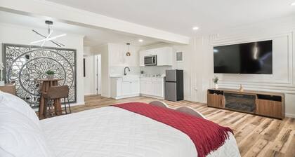 Clair de Lune Studio A Charming Kokomo Stay
