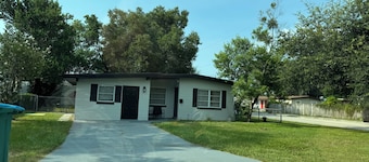 Cozy & Modern Studio, near Orlando’s Park