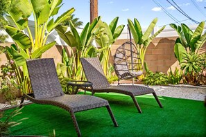 Terrace/patio - Fun & Modern Summer Pool Home near Disney! (Anaheim)