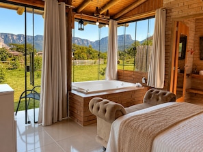 Deluxe Chalet, Mountain View | Free WiFi - Chalés Aconchego dos Canyons (Praia Grande)