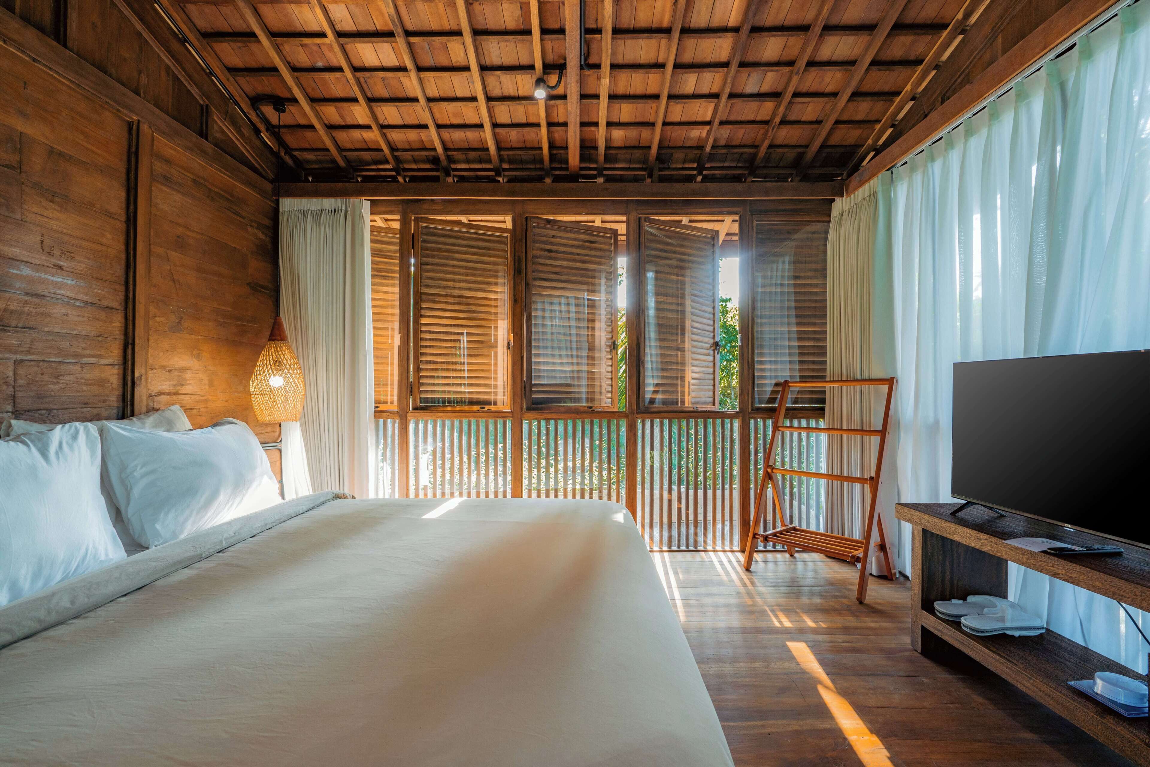 In-room safe, blackout curtains, free WiFi, bed sheets