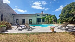 Pool - Domaine de luxe avec piscine (Meursac)