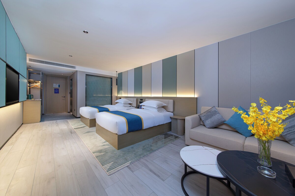 Desk, laptop workspace, free WiFi, bed sheets