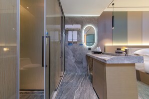 Habitación individual, 1 cama King size | Baño | Regadera, secadora de cabello, toallas, jabón 