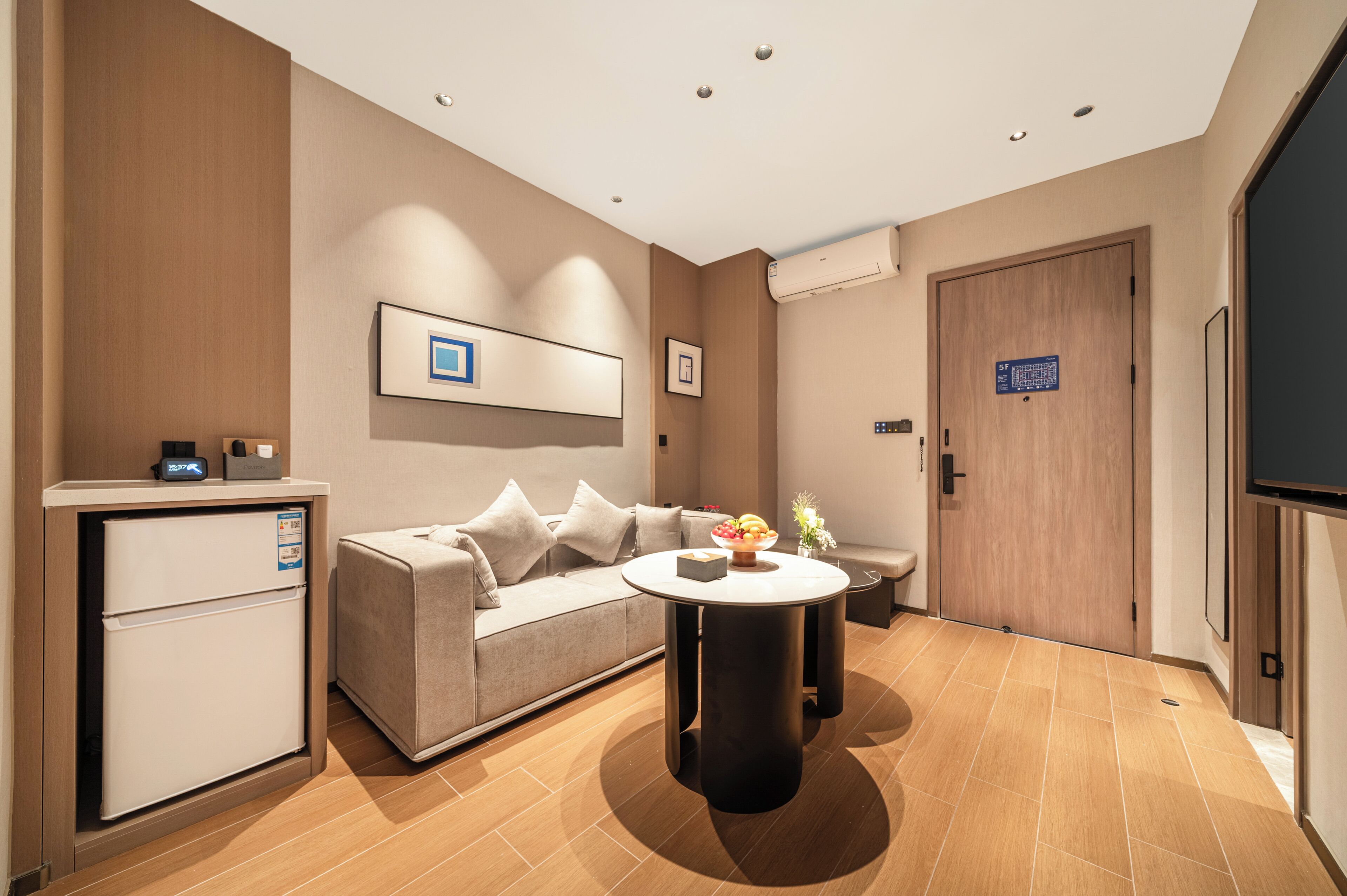 Deluxe Two-Bedroom Family Room | Living area | Printers