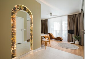 A modern living room with a dining area, a large mirror, and a flat-screen TV. - Chmielna Signature Apartment (Warszawa)
