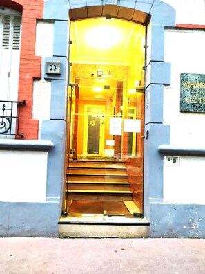 Unclassified image, 2 of 22, button - Hotel Residence Saint Ouen (Saint-Ouen)
