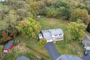 Exterior - Hershey Park Getaway for 16+ Guests, Fire Pits, Large Yard and EV Charging (Palmyra)