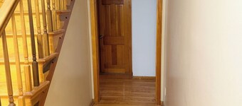 Tranquil 4-bedroom building with AC in charming Louisville