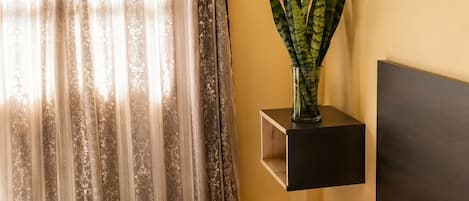 Quarto, vista para a piscina | Wi-Fi de cortesia, roupa de cama