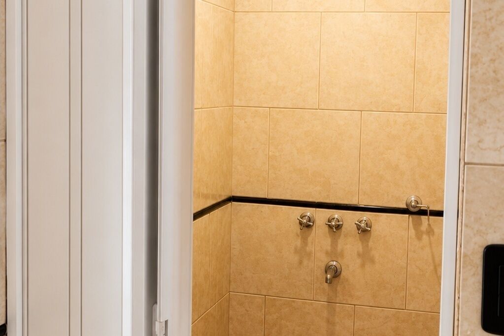 Zimmer, Poolblick | Badezimmer | Dusche, Haartrockner, Bidet, Handtücher
