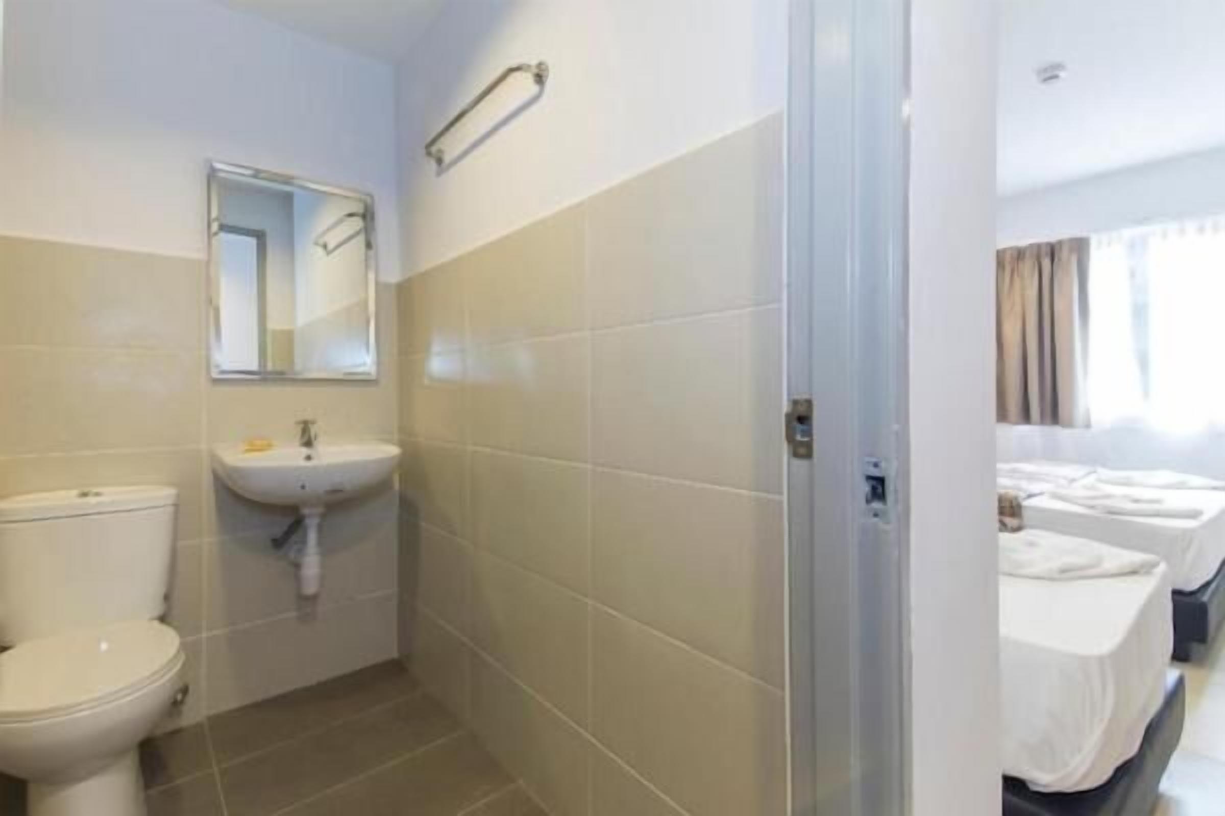 Serviettes fournies, papier toilette