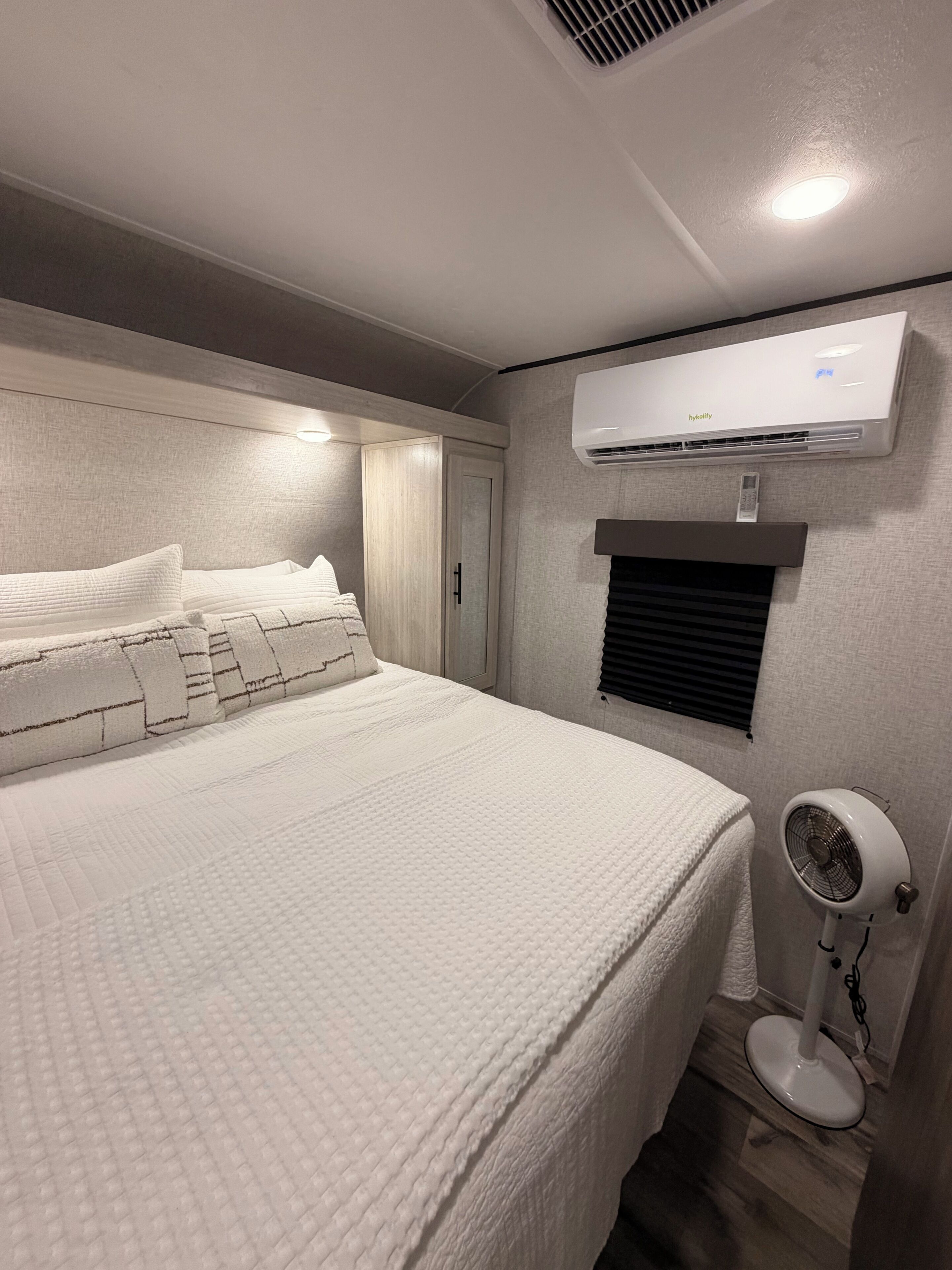 WiFi, bed sheets
