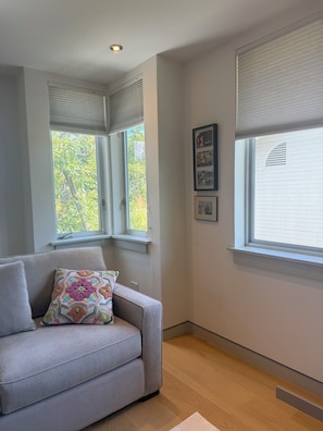 A room with a grey sofa, a patterned throw pillow, and a window with blinds. -  Los Gatos Cozy and Quiet gateway (Los Gatos)