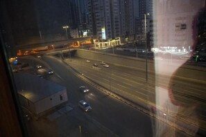 A multi-level parking structure with vehicles parked on various levels. - Rowaa Al Azizia Hotel (Makkah)