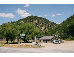 Lobby - Terra Nova Cabins (West Yellowstone)