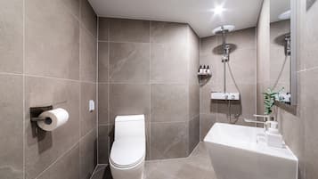 Family Twin Room | Bathroom