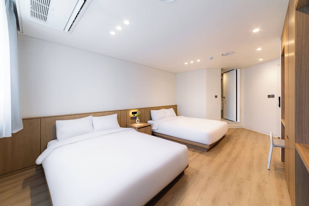 Chambre Familiale avec lits jumeaux | Wi-Fi gratuit