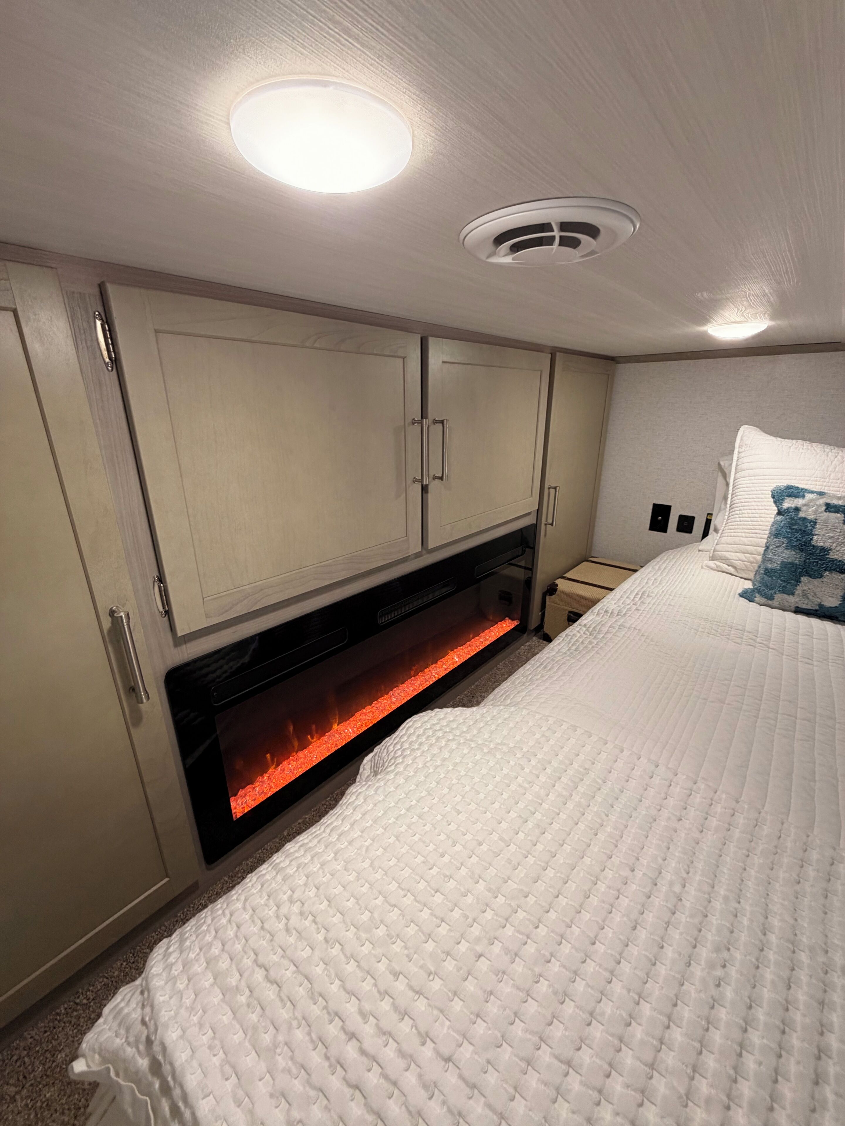 WiFi, bed sheets