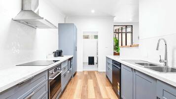 Coffee/tea maker, fridge, microwave, oven