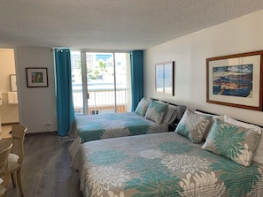 A hotel room with two beds, a balcony, a desk, and a chair. -  Waikiki apartment, close to the beach, early check in available (Honolulu)