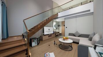 Deluxe Loft | Living area