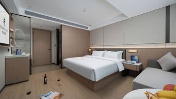 Deluxe Double Room | Desk, laptop workspace, blackout drapes, iron/ironing board (on request)