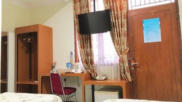 Desk, laptop workspace, free WiFi