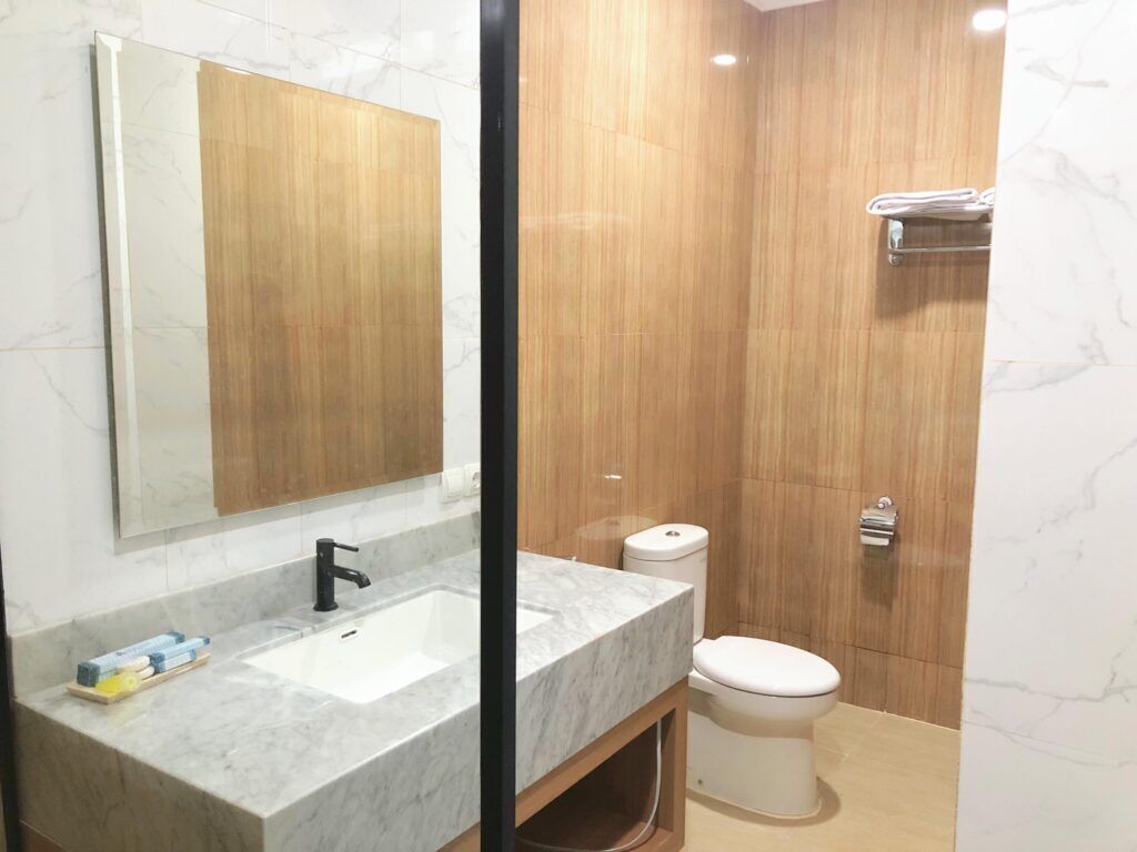 ห้องดีลักซ์ดับเบิล, ลานระเบียง, วิวสวน | ห้องน้ำ | ฝักบัว, ผ้าเช็ดตัว, สบู่, ยาสระผม