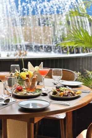 Outdoor dining - Urbane By Treat, Daman (Daman)