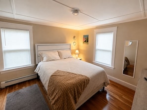 2 bedrooms, iron/ironing board, free WiFi, bed sheets - Charming Retreat.  Near Downtown,  Colby College, Thomas College & Hospitals (Winslow)