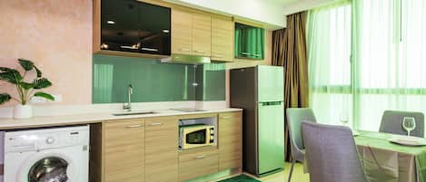 Comfort Condo, Balcony, Sea View | Private kitchen