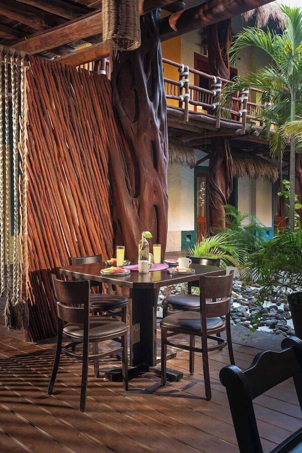 Outdoor dining - Hotel El Pueblito (Isla Holbox)