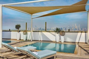 Pool - Hotel Local Dubai at Jumeirah Village Triangle by the First Collection (Dubai)