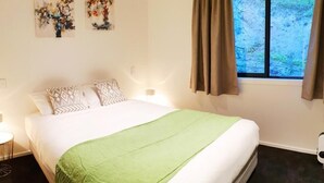 Deluxe-Apartment, 4 Schlafzimmer, Balkon, Bergblick | Verdunkelungsvorhänge, Bügeleisen/Bügelbrett, kostenloses WLAN