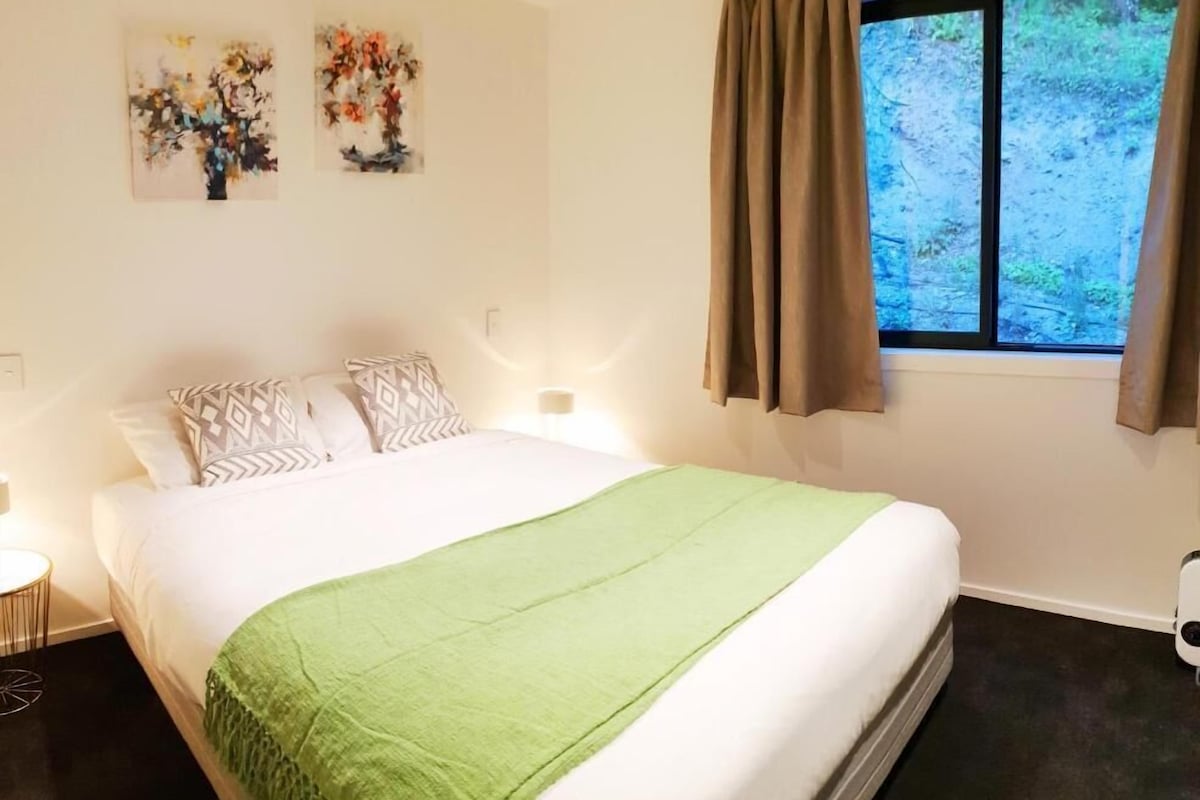 Departamento Deluxe, 4 habitaciones, balcón, vista a la montaña | Cortinas blackout, tabla de planchar con plancha y wifi gratis 