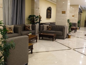 A lobby with sofas, a coffee table, and potted plants. - Hussein Hassan Ali Bayari Hotel (Makkah)