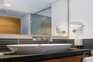 Bathroom - Holiday Inn Dubai Village Circle (Dubai)