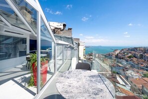 Outdoor dining - Juno Residences (Istanbul)