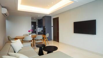 Appartement, 3 chambres | Coin séjour