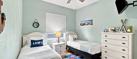 3 habitaciones, escritorio, tabla de planchar con plancha y wifi gratis