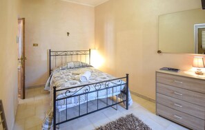 A bedroom with a bed, a dresser, a mirror, and a door. - 3 bedroom nice apartment in Conca Casale (Conca Casale)