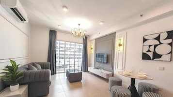 Appartement Deluxe, balcon, vue jardin | Coin séjour